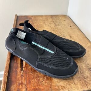 Black Slip-On Water Shoes Aqua Sole Women's 9 good preworn condition